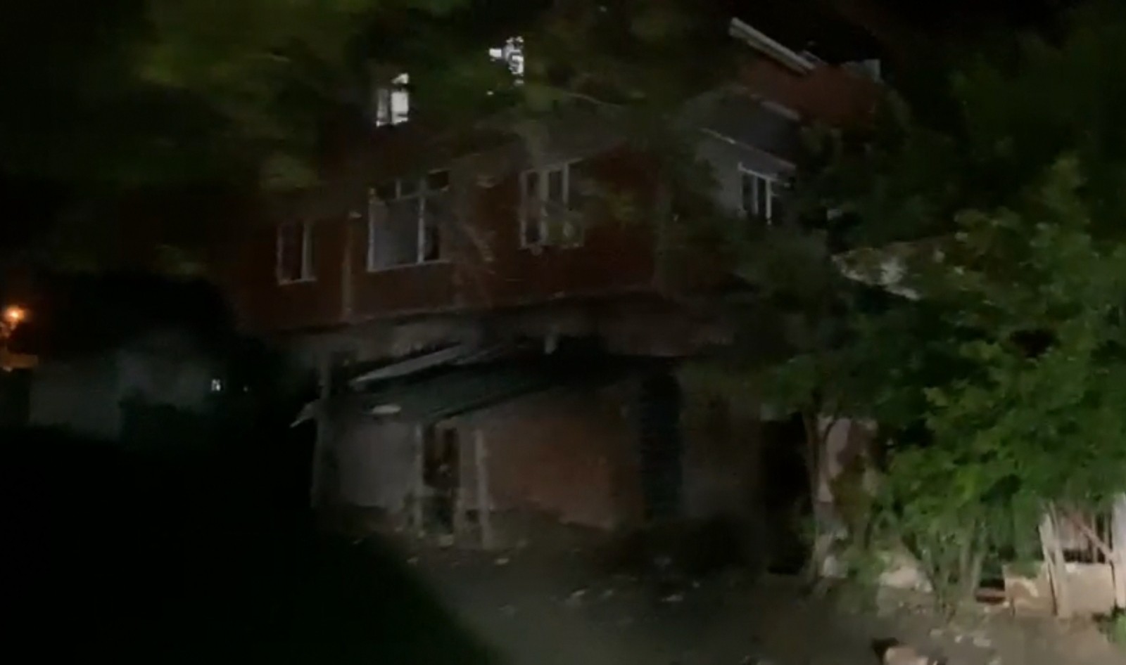 Bursa’da telefonla konuşurken pencereden düştü