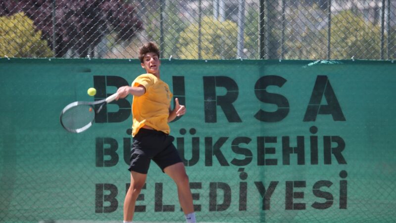 Bursa Büyükşehir Belediyespor’un evsahipliğinde gerçekleştirilen Türkiye Tenis Federasyonu Büyükler Haftasonu