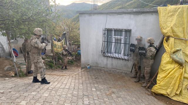 4 ilde terör örgütü PKK operasyonu: 9 gözaltı