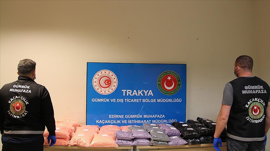 TIR’ın yakıt tankında ele geçirildi! 526 bin uyuşturucu hap…