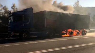 Lastiği patlayan TIR alev aldı