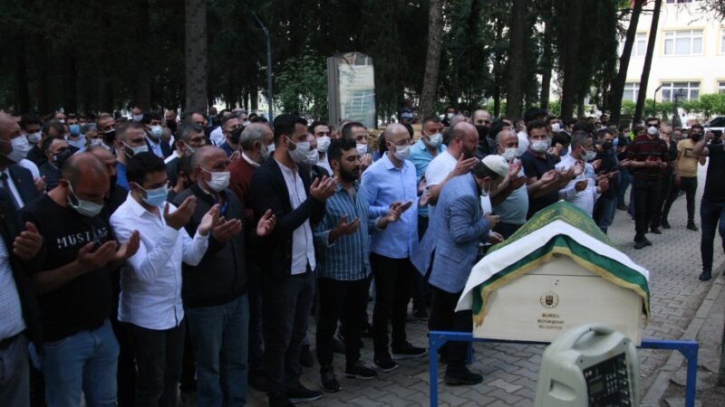 Bursa’da ölen paraşütçü gözyaşlarıyla uğurlandı