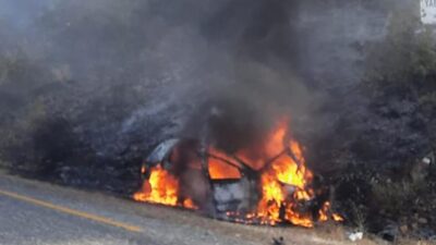 Kaza yapan araçta çıkan yangın ormanlık alana sıçradı