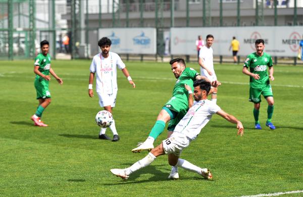 Sahasında Kozanspor'a mağlup olarak şampiyonluğu Karaköprü'ye kaybeden Adıyaman 1954'e ikram