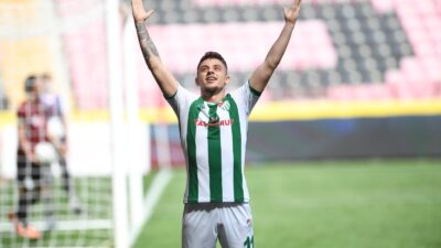 Yusuf Yazıcı’dan Bursasporlu Çağatay Yılmaz’a tebrik mesajı