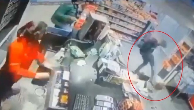 Markette eski sevgili dehşeti! Kimse müdahale etmedi