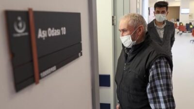 Bilim Kurulu üyesi uyardı: 4 randevudan 1’i aşı oluyor