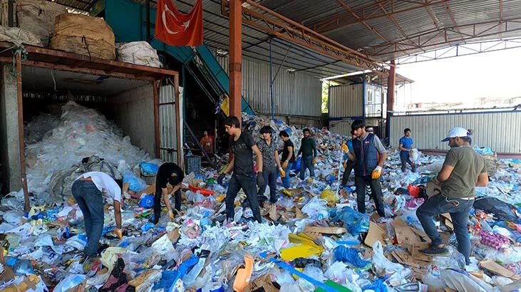 Yanlışlıkla çöpe atıldı! 10 bin lira değerinde…