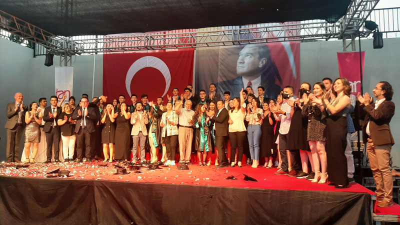 Tan Okulları’nda mezuniyet coşkusu Tan Okulları’nda mezuniyet coşkusu