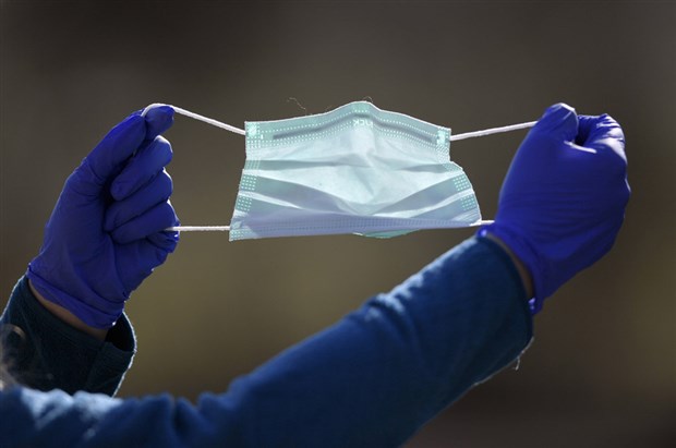 Maske takma zorunluluğu kalkıyor! Bakan tarih verdi