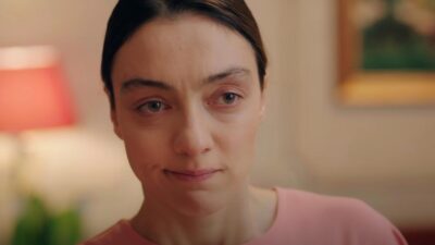 Masumlar Apartmanı’nın Gülben’i Kırmızı Oda’da!