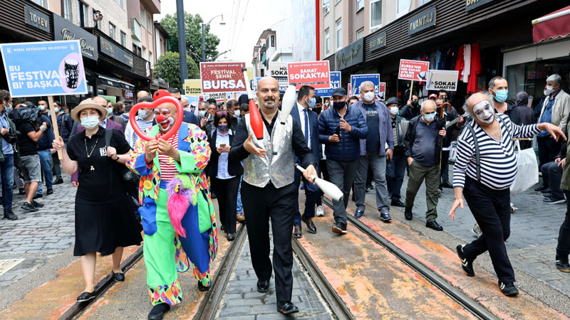 Bursa’da sanat sokağa taştı Bursa’da sanat sokağa taştı