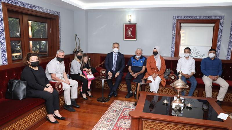 ‘En Baba’ hizmet neferleri