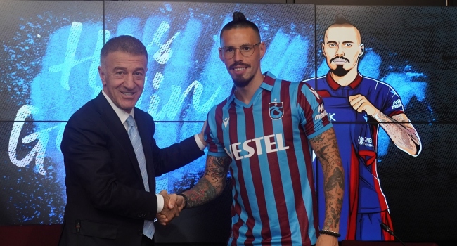 Trabzonspor Slovak oyuncu Marek Hamsik için imza töreni düzenledi. Mehmet