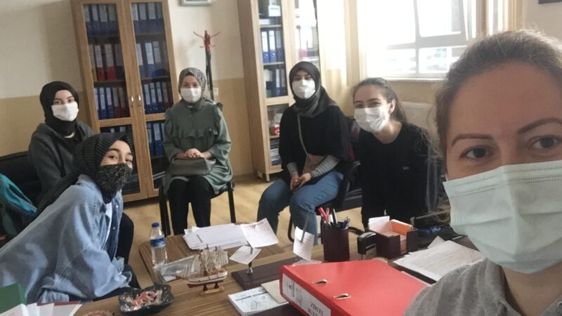 Kestelli öğrenciler e-Twinning ile gelişiyor Kestel'deki Şehit Emre Karaaslan Mesleki ve Teknik Anadolu Lisesi ve