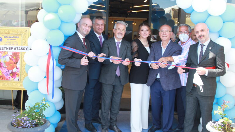 Esin Balkan’dan görkemli açılış Esin Balkan Beko Mağazası, çok sayıda seçkin konuğun katıldığı renkli
