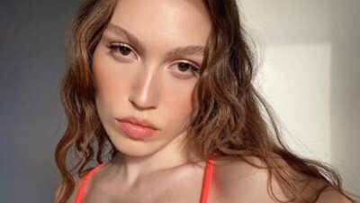 Eleştirileri umursamadı! Minicik bikinisiyle reklam yaptı