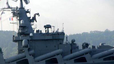 Rus savaş gemileri peş peşe İstanbul Boğazı’ndan geçti