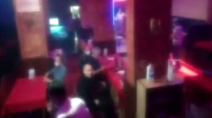 Denetim! 03.00’te açık olan restoran mühürlendi Denetim! 03.00’te açık olan restoran mühürlendi