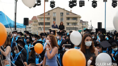 Bursa Yönder okullarında Burak Şenöz ile mezuniyet coşkusu