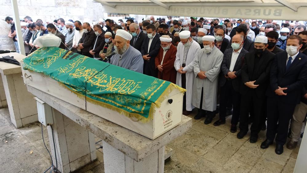 Bursa’da koronadan ölen imama son görev Bursa’da koronadan ölen imama son görev