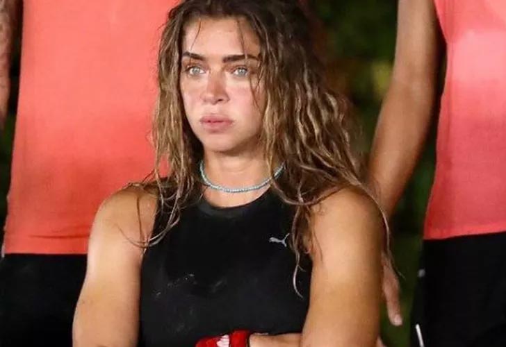 Öykü Çelik minisiyle poz verdi! Akıllara o sözler geldi