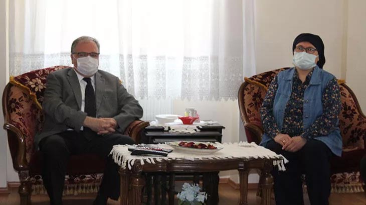 Şehit Aybüke öğretmenin annesi yalnız bırakılmadı Şehit Aybüke öğretmenin annesi yalnız bırakılmadı