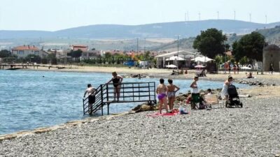 Mavi bayraklı plajlarda uyarı tabelaları: Müsilaj nedeniyle denize girmeyin