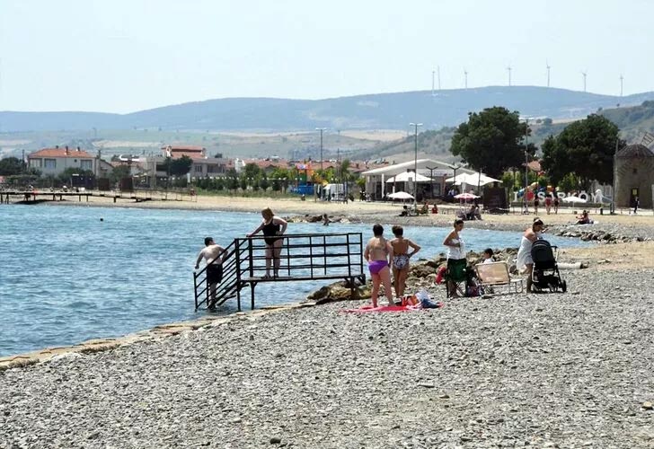 Mavi bayraklı plajlarda uyarı tabelaları: Müsilaj nedeniyle denize girmeyin