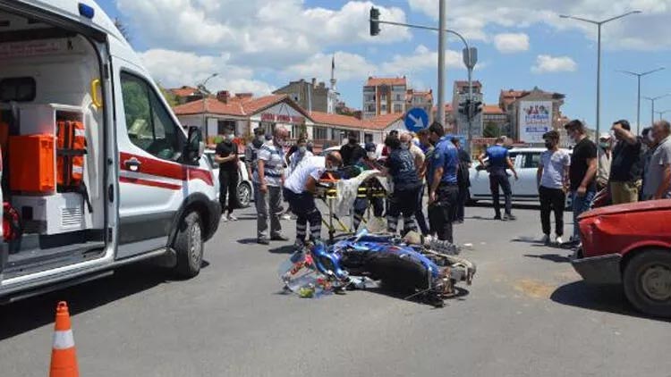 Otomobille çarpışan motosikletin sürücüsü öldü