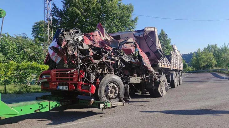 Yalova- Bursa yolunda feci son! Kabinde sıkışarak hayatını kaybetti