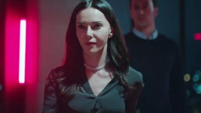 21 yaş küçük sevgilisiyle havuzdan olay pozlar