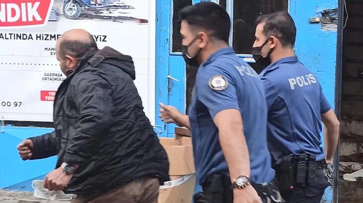 Yanan evini unuttu, yavru kedilerini kurtarmaya çalıştı