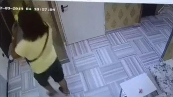 Turistlere büyük şok yaşattı! Soyunma kabinine girdi ve…