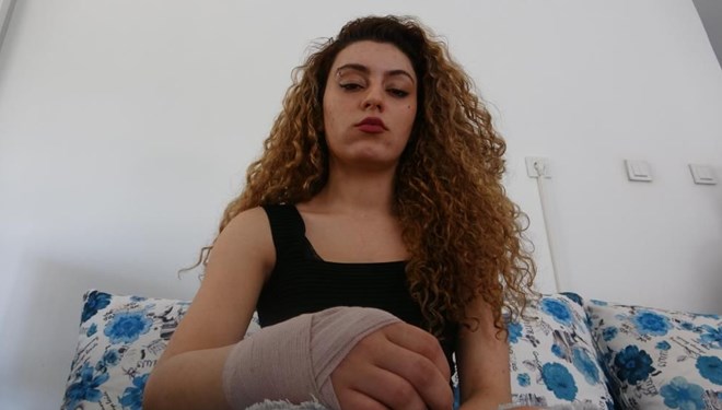 Kıyafeti nedeniyle saldırıya uğradı