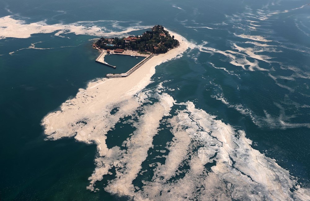 Müsilaj havadan görüntülendi: Deniz salyası her yerde