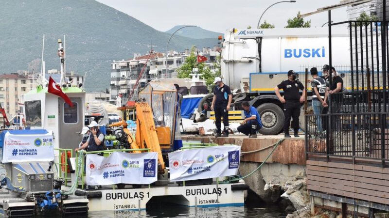 Çevre ve Şehircilik Bakanlığının, Marmara Denizi'ndeki müsilajla (deniz salyası) mücadele