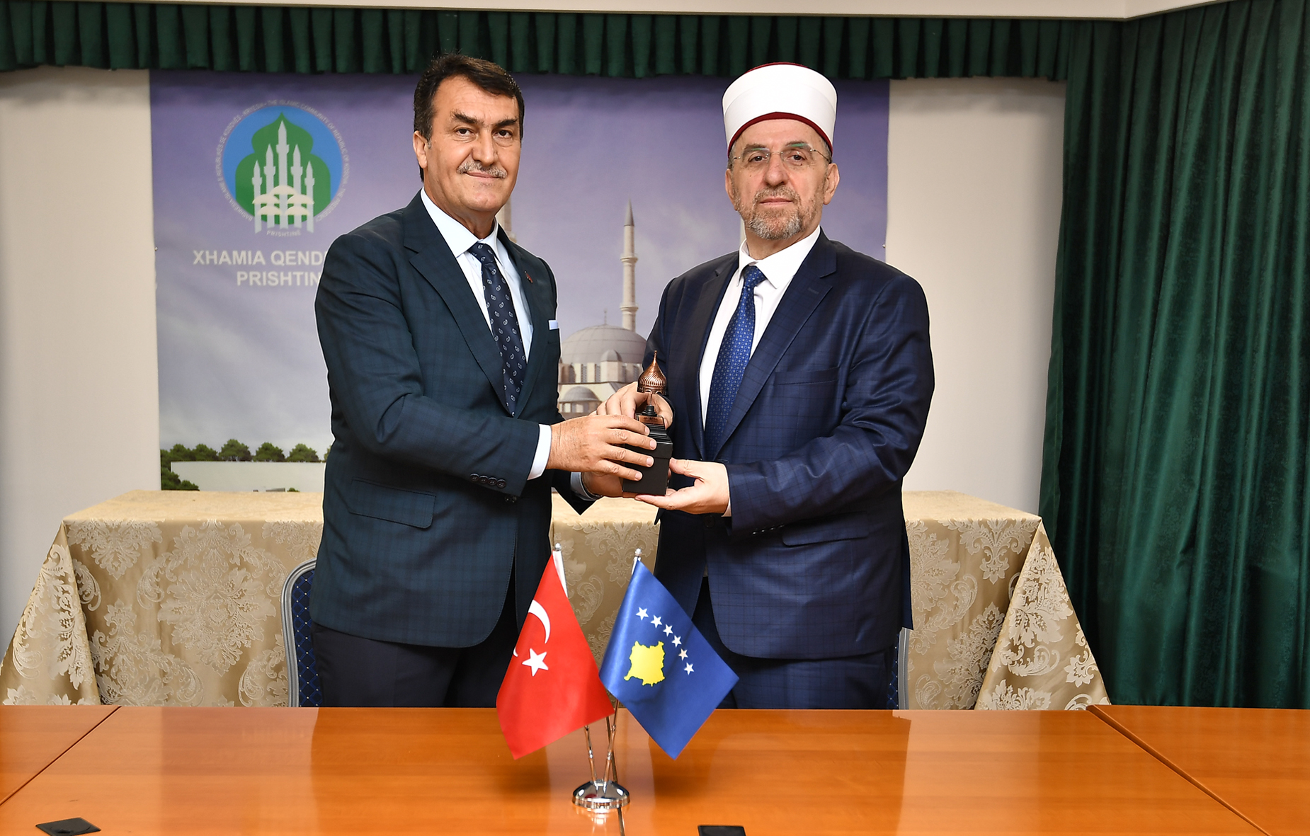 Dündar’dan Kosova’da önemli ziyaretler Dündar’dan Kosova’da önemli ziyaretler