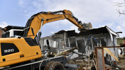 Osmangazi’de tarım arazisi kaçak yapılardan temizlendi