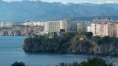 Üniversiteden satılık gayrimenkuller…