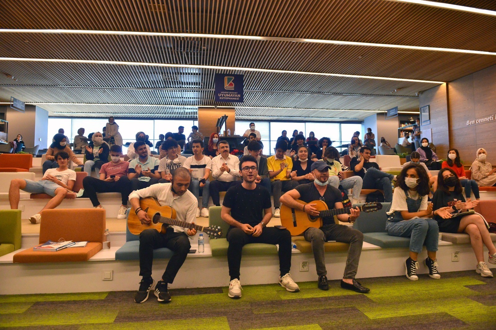 Bursa’da YKS’ye girecek öğrencilere kütüphanede sürpriz