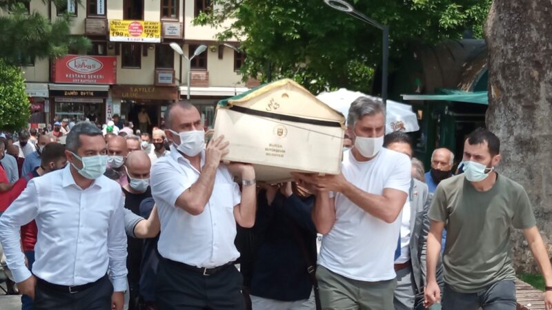 Bursalı ressam hayatını kaybetti Bursa’da tarihi Balibey Han’ın sanatkarlarından Ressam Yaşar Kutlu 74 yaşında