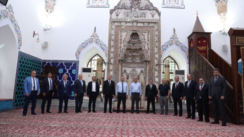 Bursa’da Muradiye Külliyesi’ni ziyaret eden büyükşehir belediye başkanları tarihi külliyeye