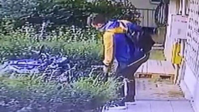 Görüntüler Bursa’dan… Çantasındaki baltayla…