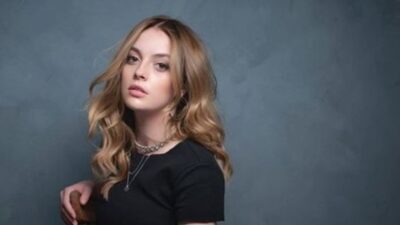 Sadakatsiz’in Derin’i pozlarıyla büyüledi