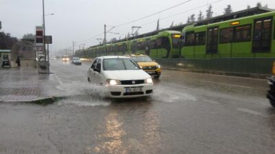 Bursa’da sağanak etkili oldu