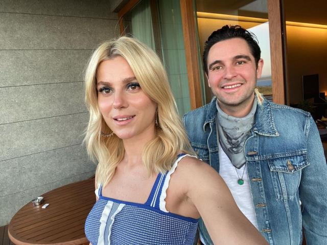 Pandemi nedeniyle bir türlü düğün yapamayan Nazlı, ilk adımı attı