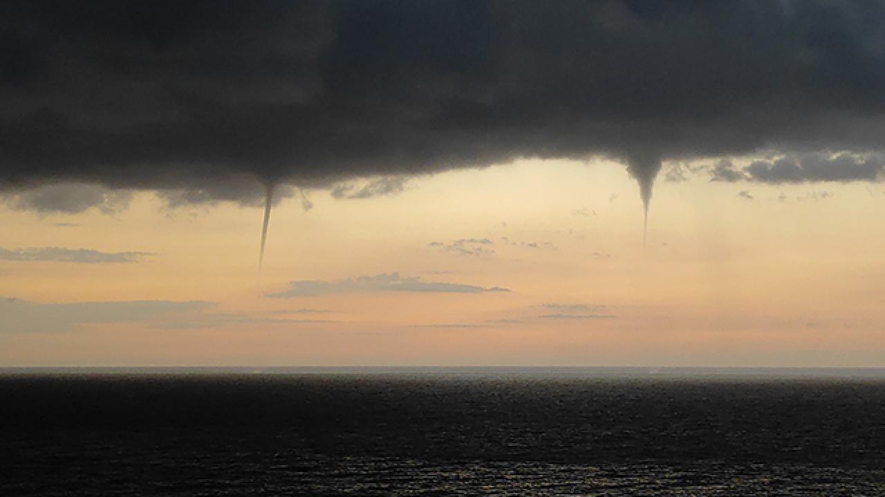 Korkutan dakikalar! 8 ayrı noktada hortum