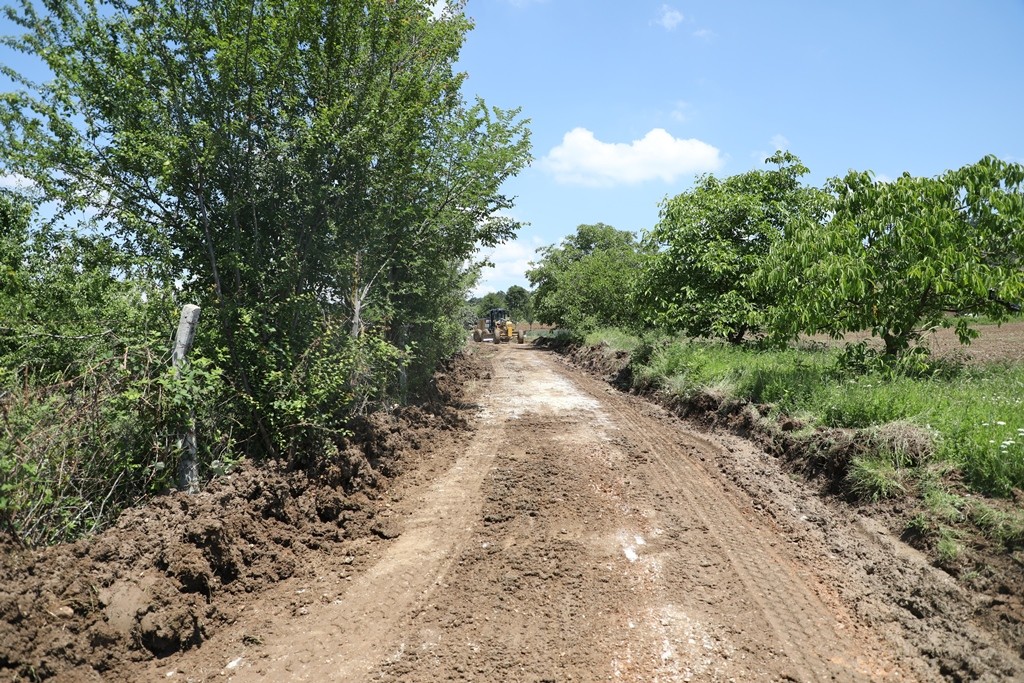 İnegöl’de 230 kilometre yol açılıyor