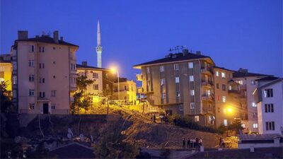 Temel kazısında istinat duvarı çöktü! 5 bina tahliye edildi